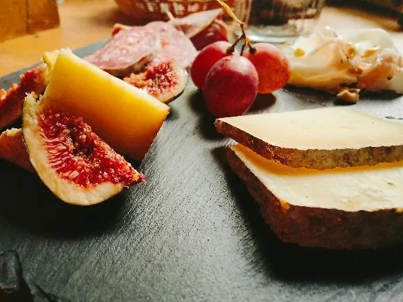 Monfra - Ospitalita Rurale, Vigneti E Cantina * 비냘레