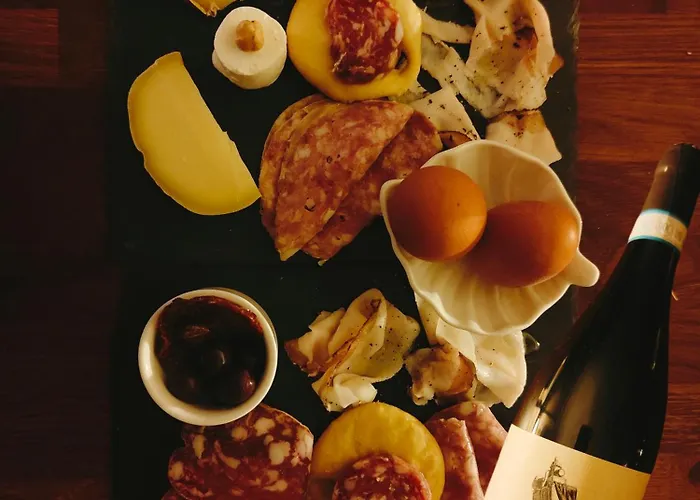 Monfra - Ospitalita Rurale, Vigneti E Cantina * 비냘레